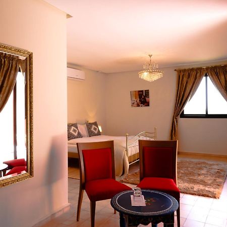 Tiguemine Sarah Hotel Douar Akkara Bagian luar foto