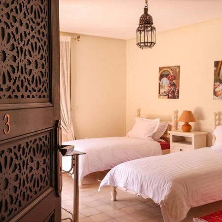Tiguemine Sarah Hotel Douar Akkara Bagian luar foto