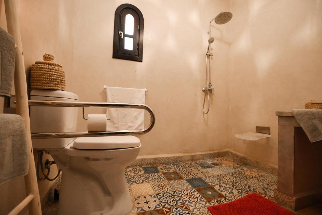 Tiguemine Sarah Hotel Douar Akkara Bagian luar foto