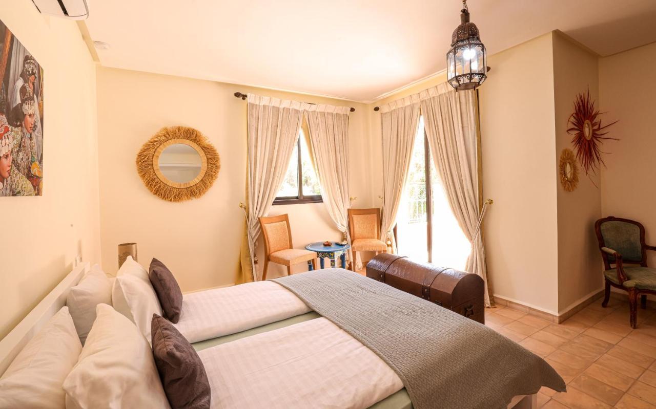 Tiguemine Sarah Hotel Douar Akkara Bagian luar foto