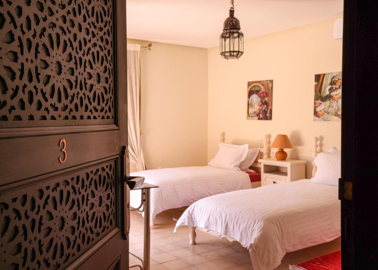 Tiguemine Sarah Hotel Douar Akkara Bagian luar foto